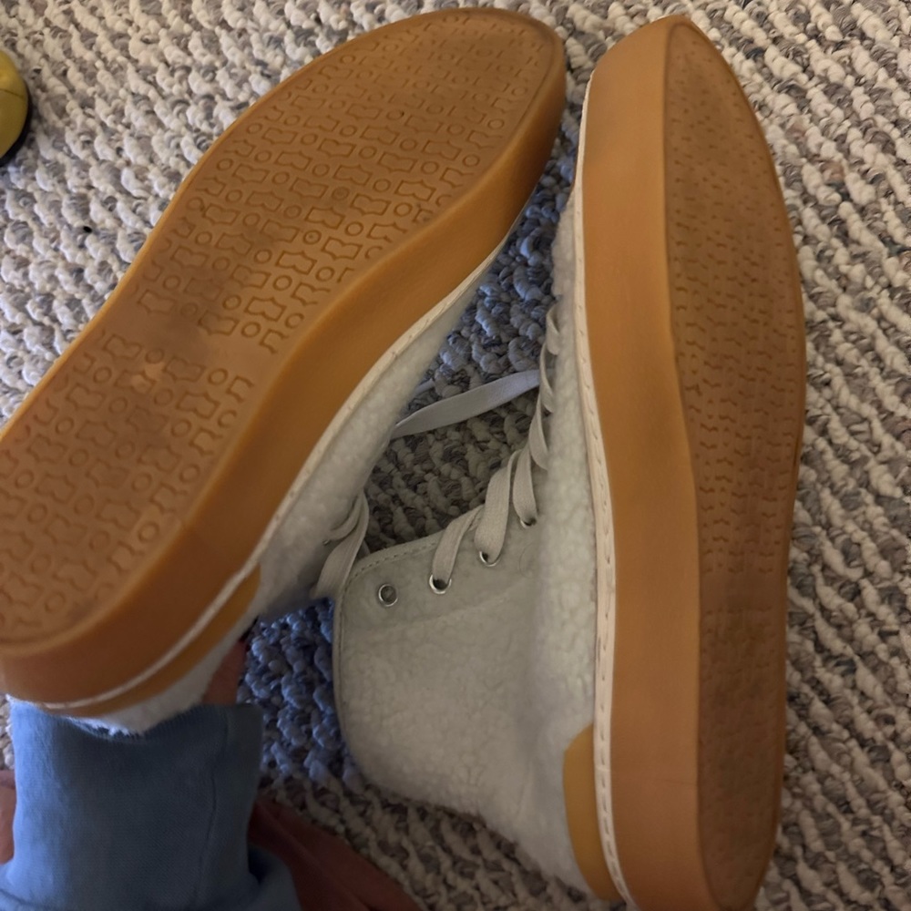 Isabel Marant Benkeen Suede & Shearling Sneakers - Picture 4 of 4